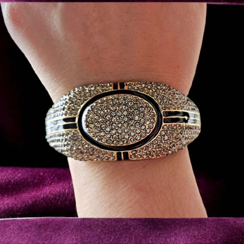 Designer Elegant Akkad Black and Gold Women's Bracelet